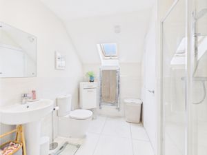 En site to Master bedroom- click for photo gallery